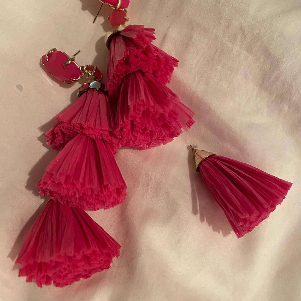 Kendra Scott Straw and Hot Pink Dangle Earrings.